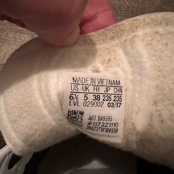 Adidas Gazelle shoes, size 6 1/2, usually wears 7 1/2. one full size too big. - Picture 6 of 7